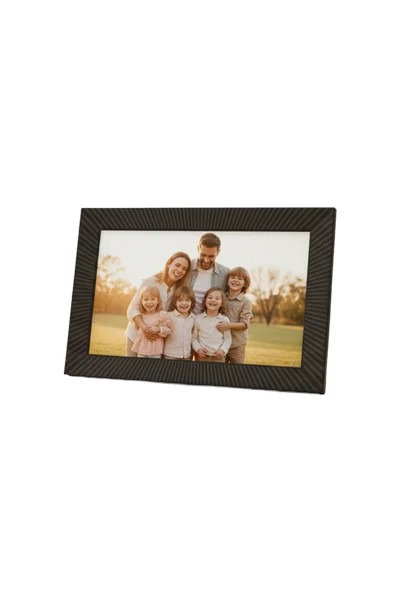 Bridging Generational Distance: How Smart Frames Bring Families Closer
